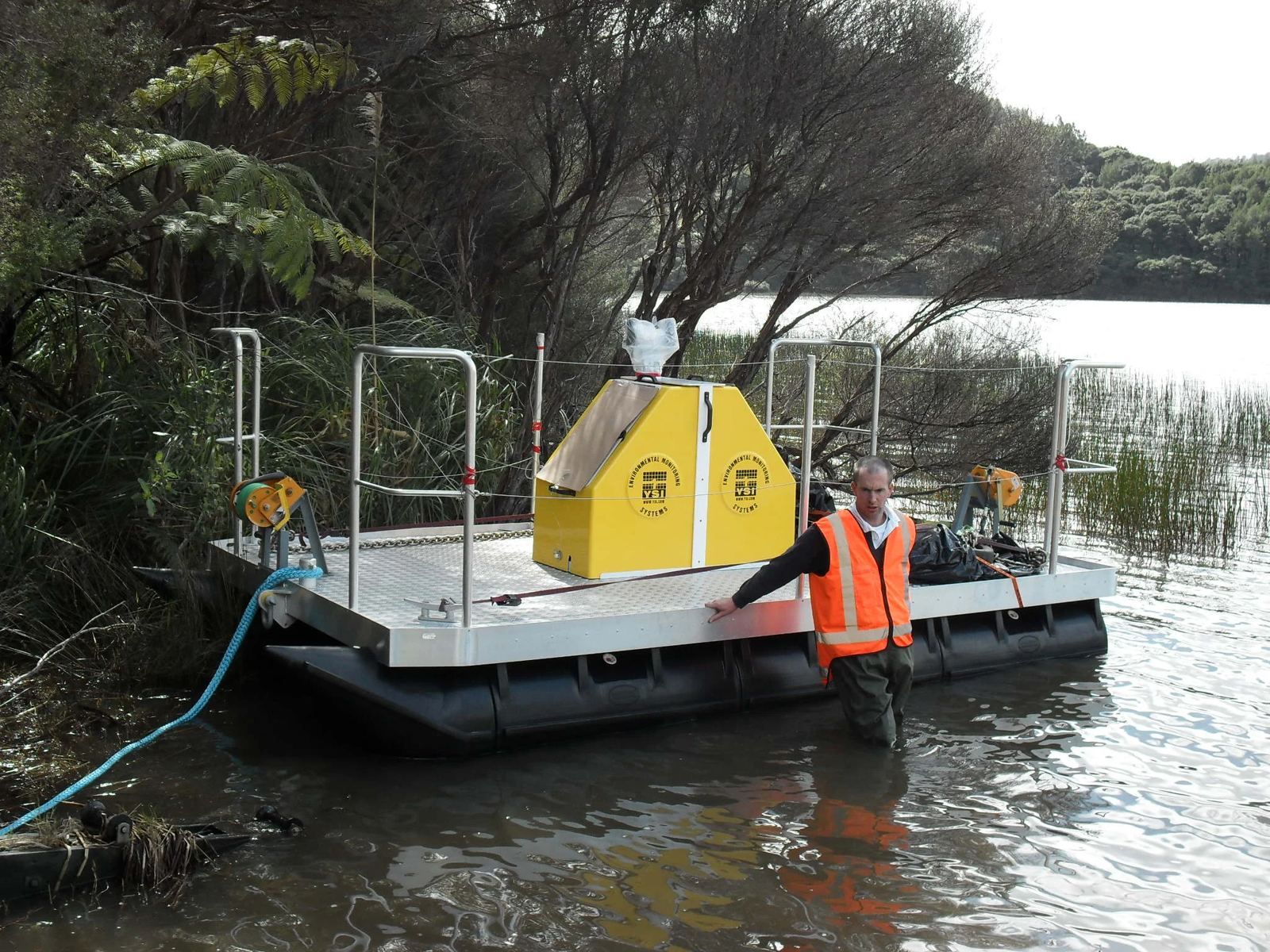Monitoring pontoon with instrument housing