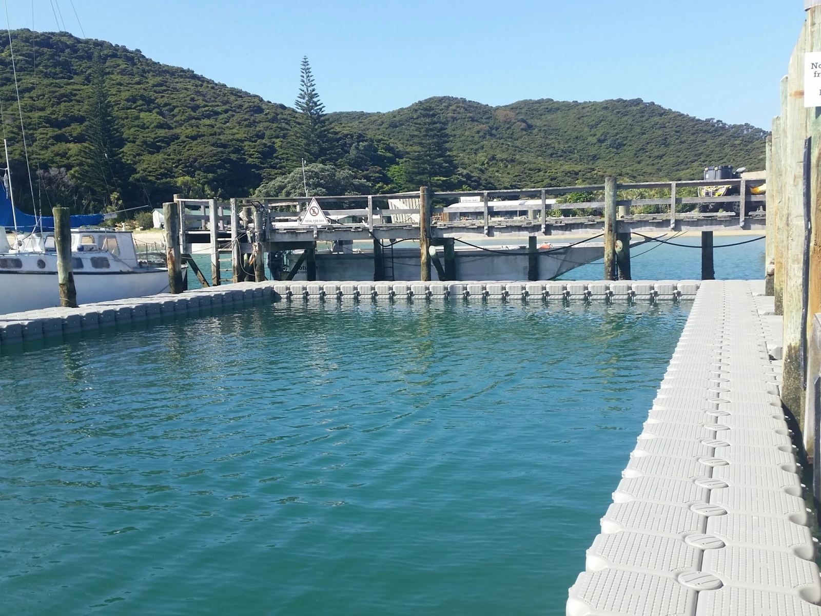 Float Pod jetty basin